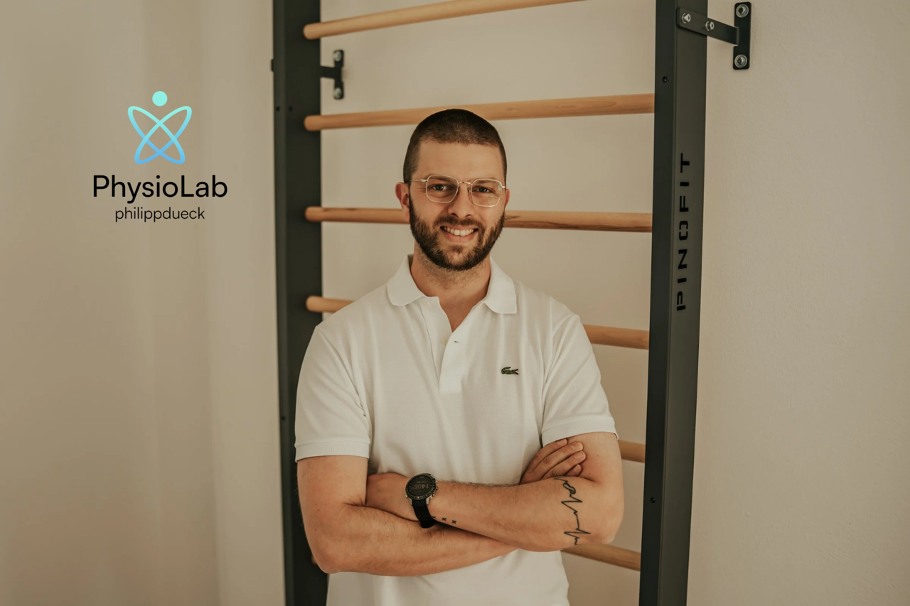 Philipp Dück in seiner Physiotherapiepraxis